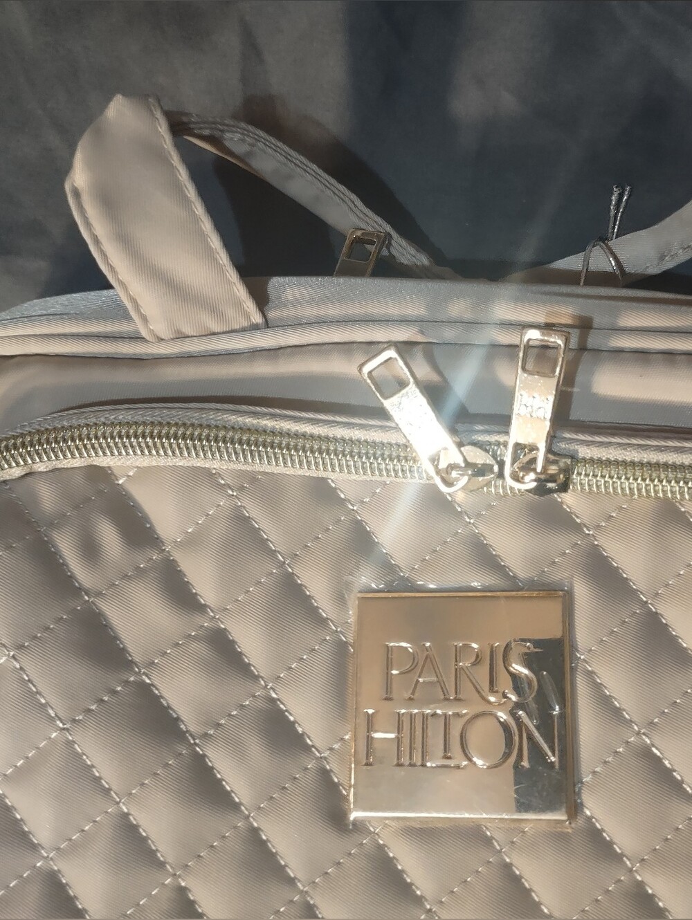 Paris Hilton Quilted Cosmetic Case In Light Beige With Gold Hardware/NWT - Picture 7 of 9